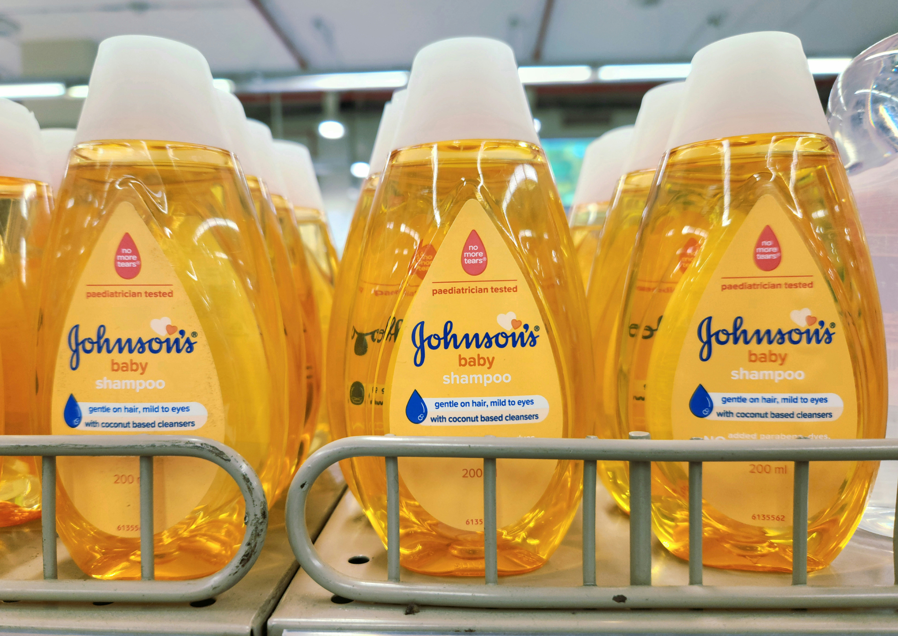 Flüssiges Shampoo in einer Flasche