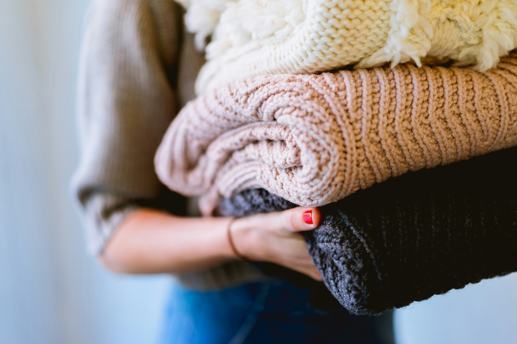 Pullover wird per Hand gewaschen
