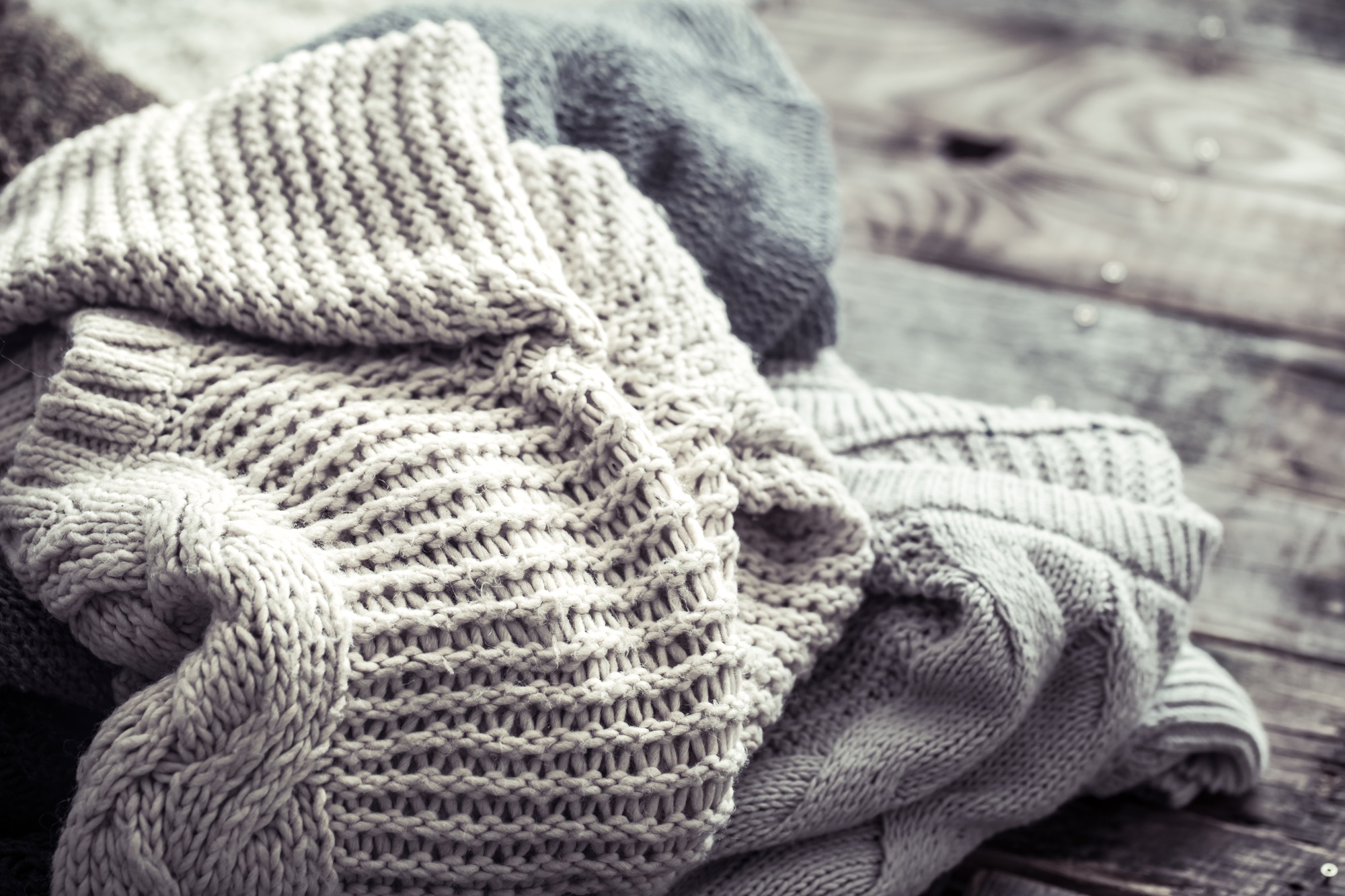 Eingegangener Kaschmir-Pullover nach dem Waschen